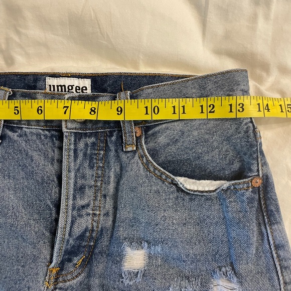 Umgee 26 Medium Wash Distressed Raw Hem Mini Denim Skirt - Picture 9 of 10